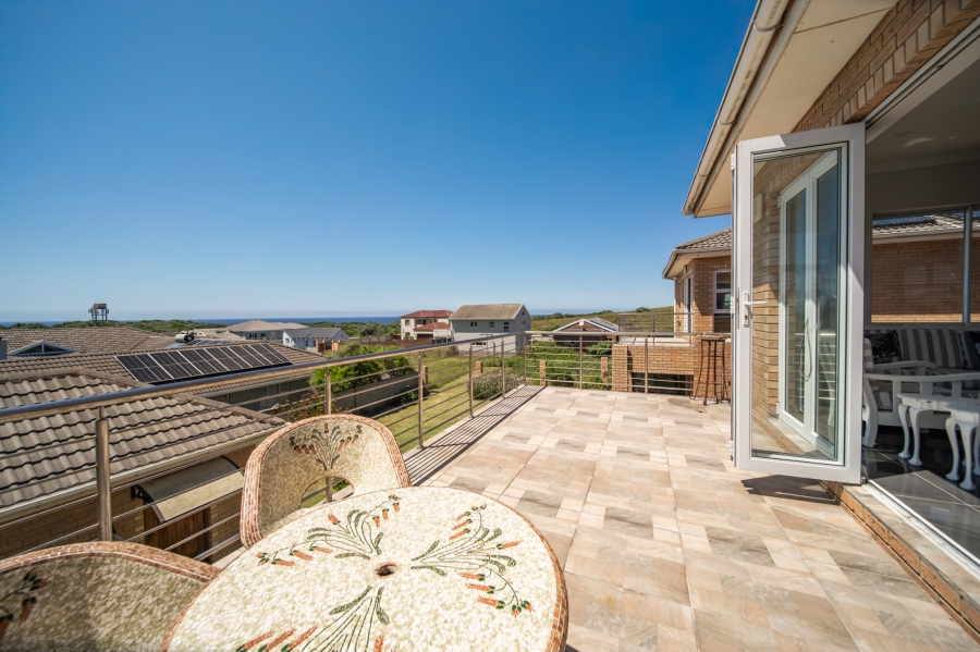 8 Bedroom Property for Sale in Kidds Beach Eastern Cape